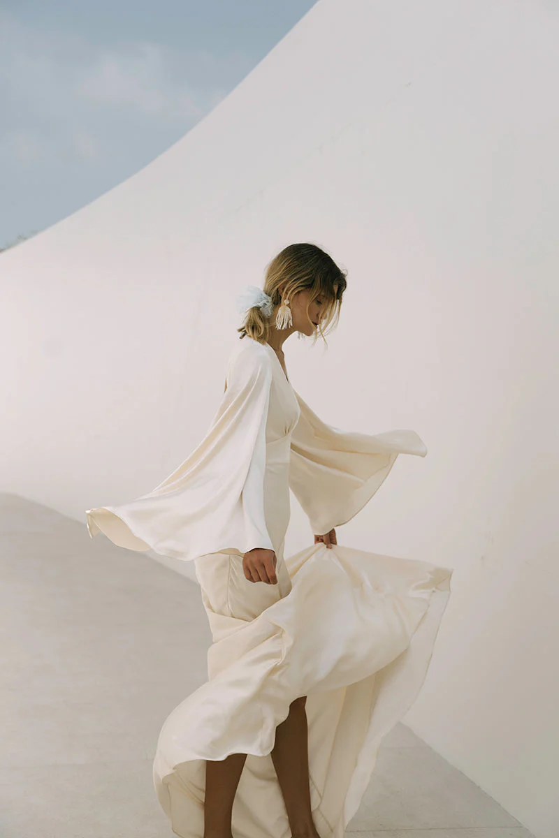 LA LUNE BACKLESS GOWN - CREAM - Image 5