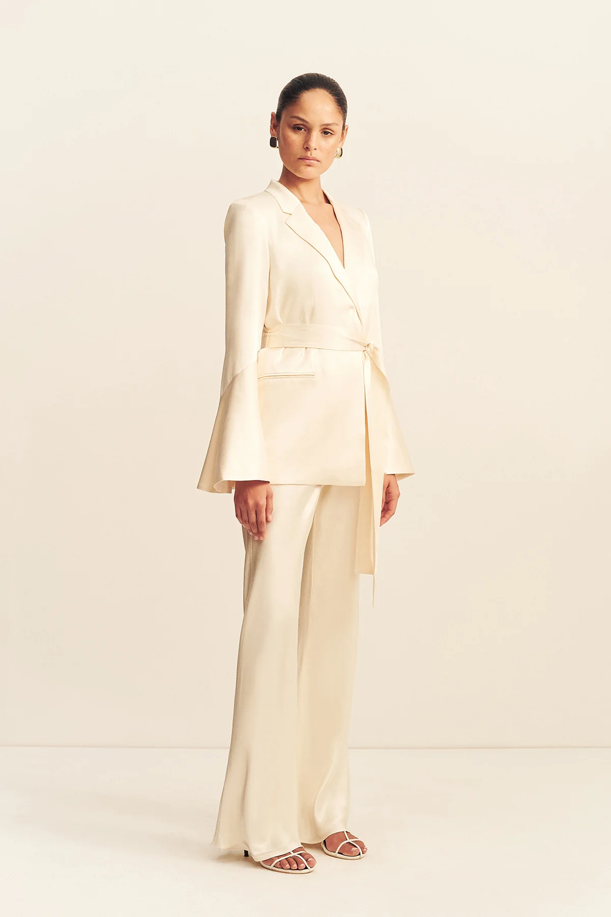 LA LUNE FLARED SLEEVE BELTED BLAZER - CREAM - Image 3