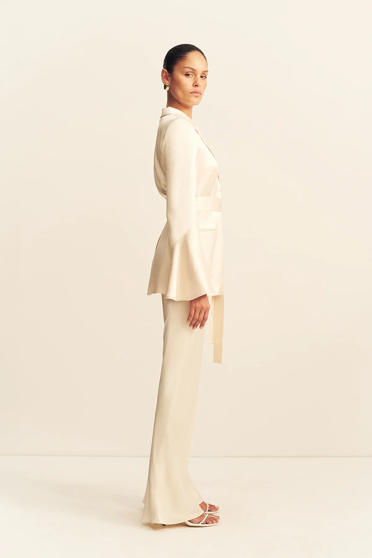 LA LUNE FLARED SLEEVE BELTED BLAZER - CREAM - Image 4