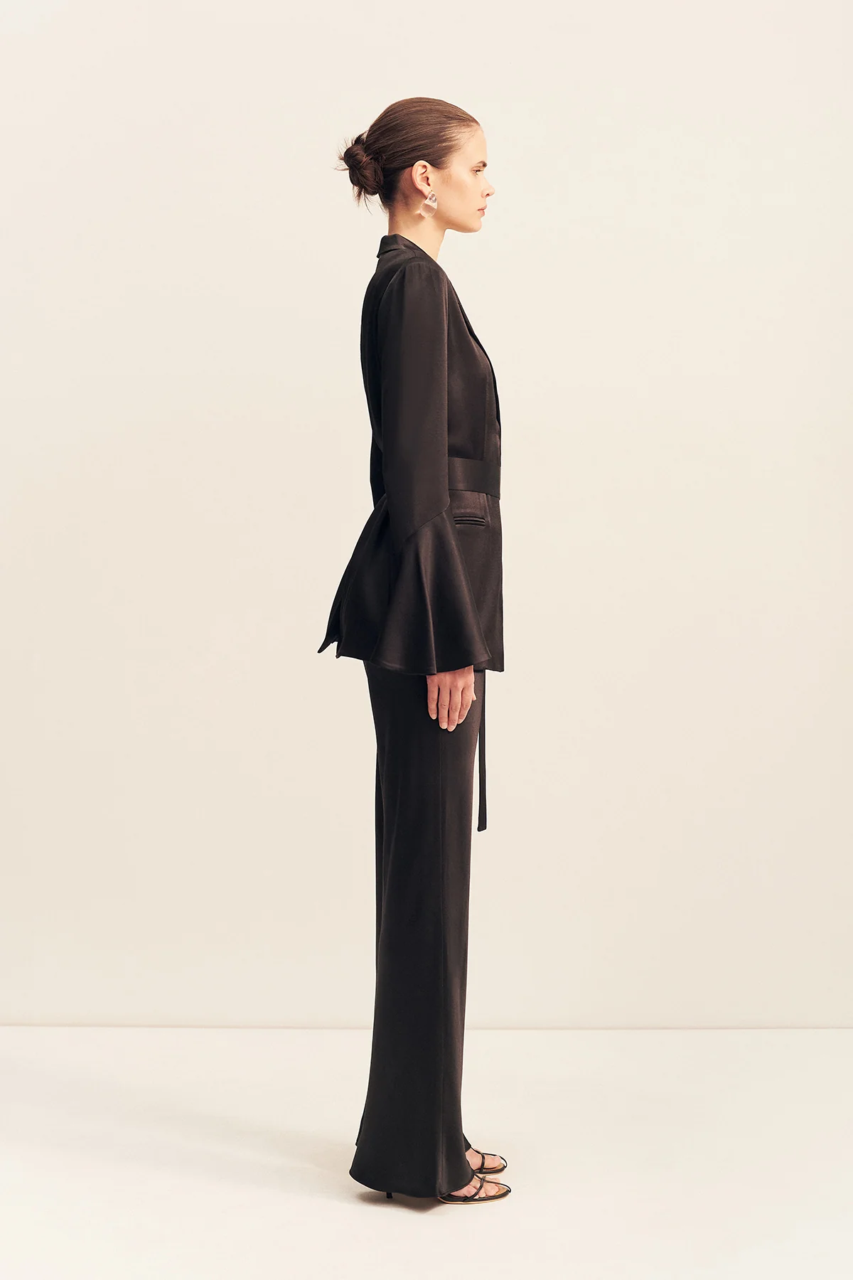 LA LUNE FLARED SLEEVE BELTED BLAZER - BLACK - Image 4