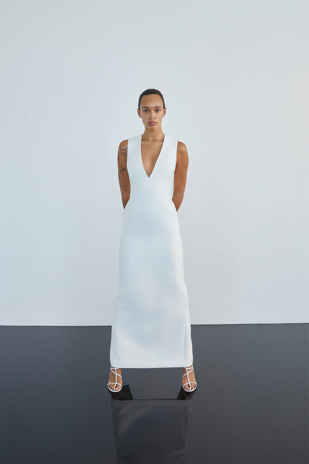 OTIS PLUNGED FITTED MAXI DRESS - IVORY - Image 6